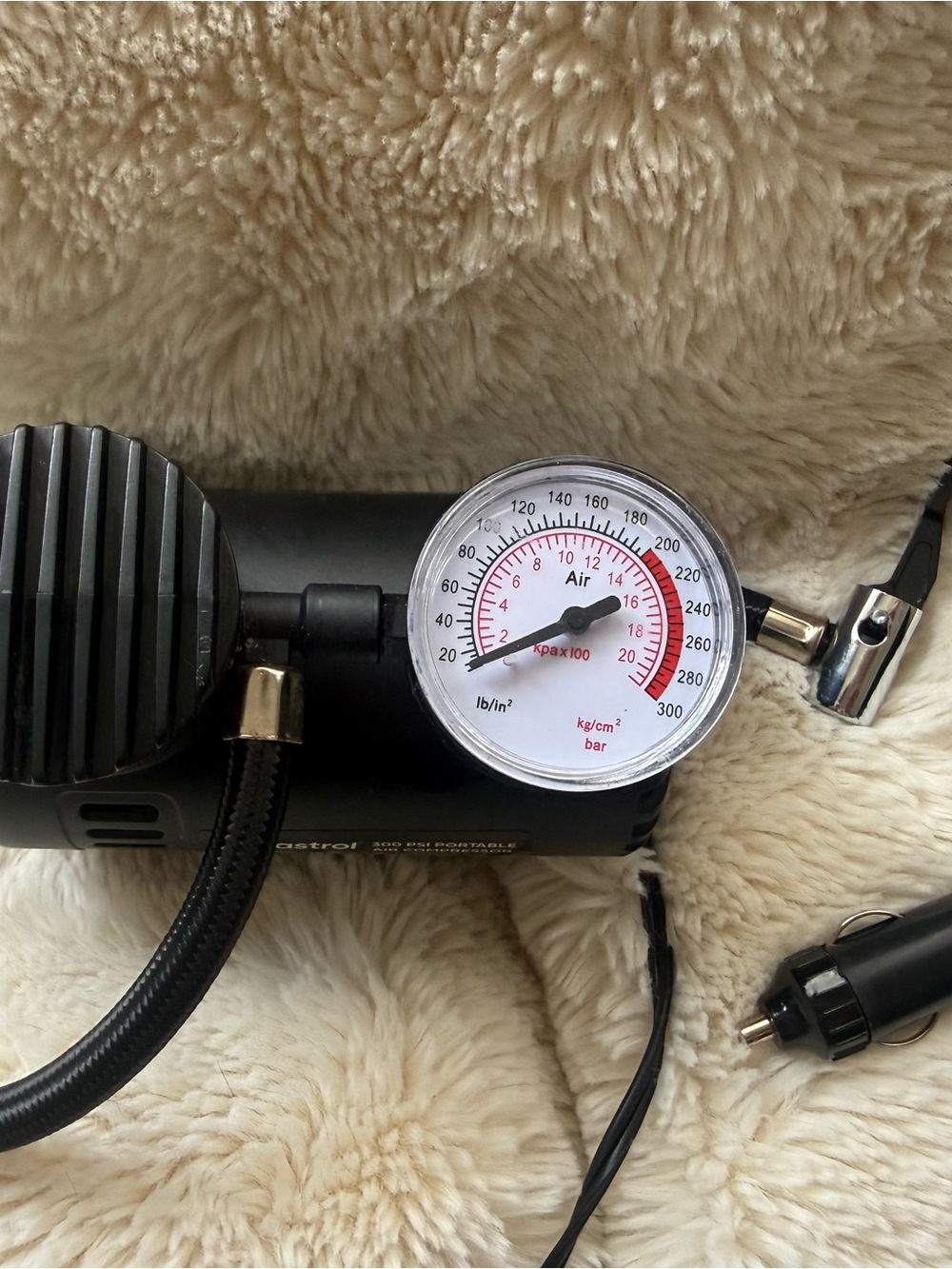 Black Portable Car Tire Inflator with Analog Pressure Gauge